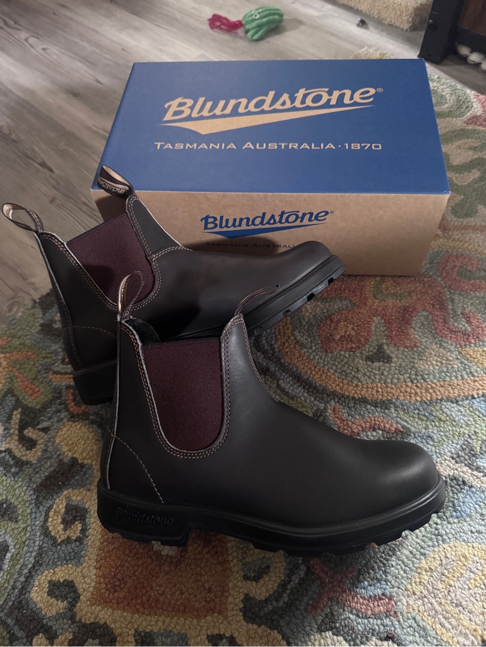 Blundstone Chelsea Boots in Dark Brown